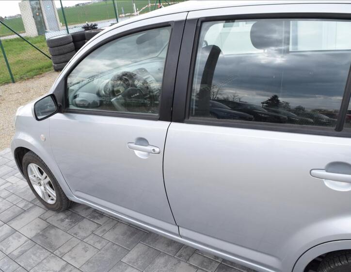 Daihatsu Sirion 10