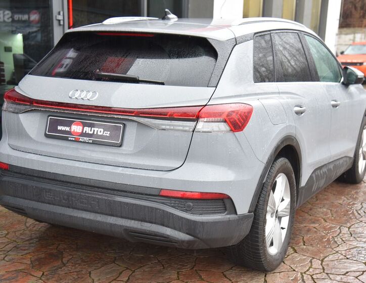 Audi Q4 7