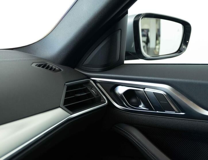 BMW i4 16