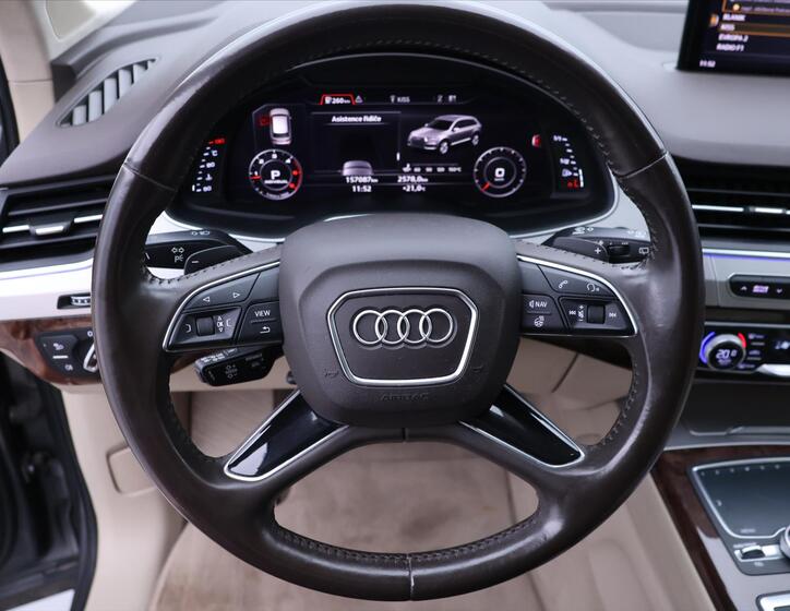 Audi Q7 22