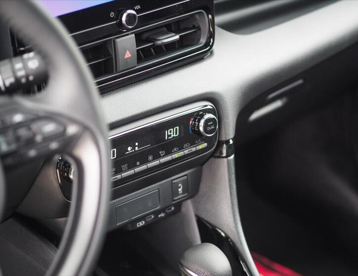 Toyota Yaris 6