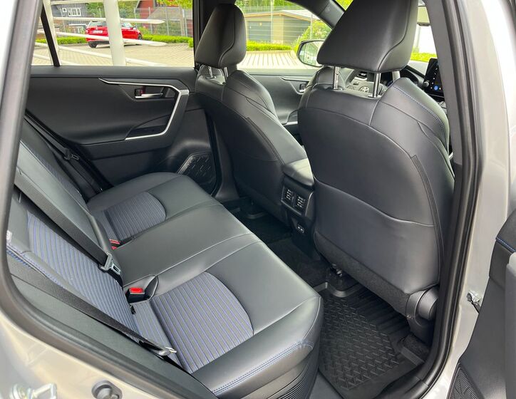 Toyota RAV4 16