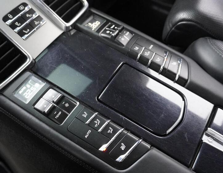Porsche Panamera 42