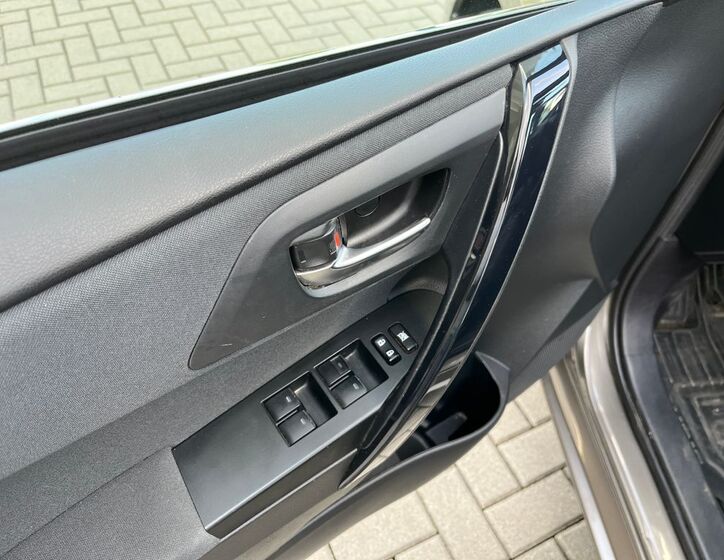 Toyota Auris 12