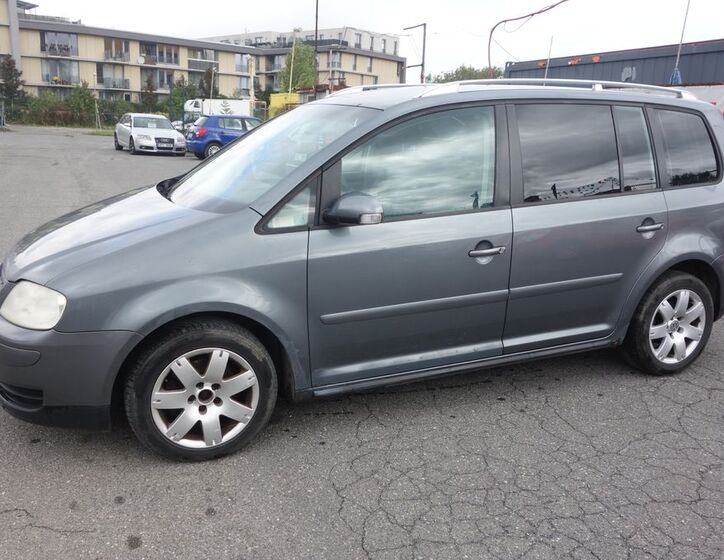 Volkswagen Touran 1