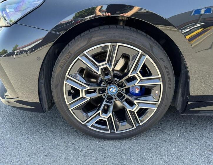 BMW i5 4