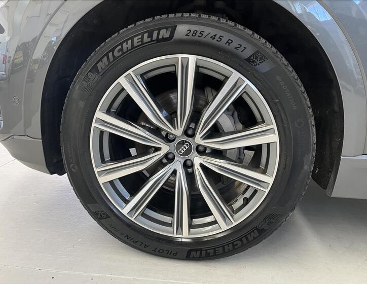 Audi Q8 33