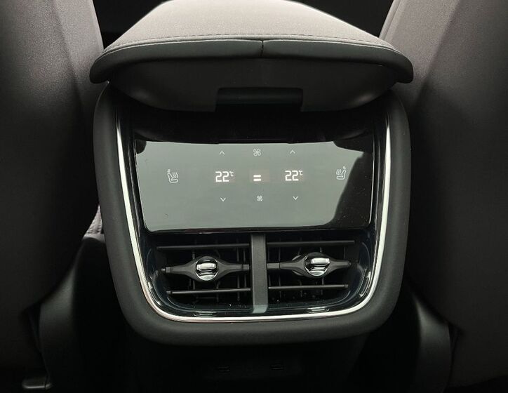 Volvo EX90 23