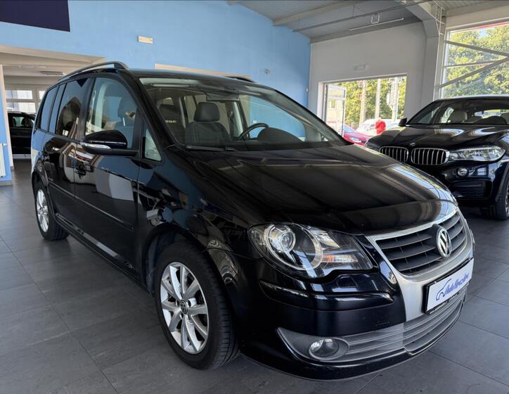 Volkswagen Touran 1