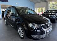 Volkswagen Touran 1