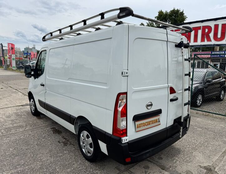 Nissan NV400 4