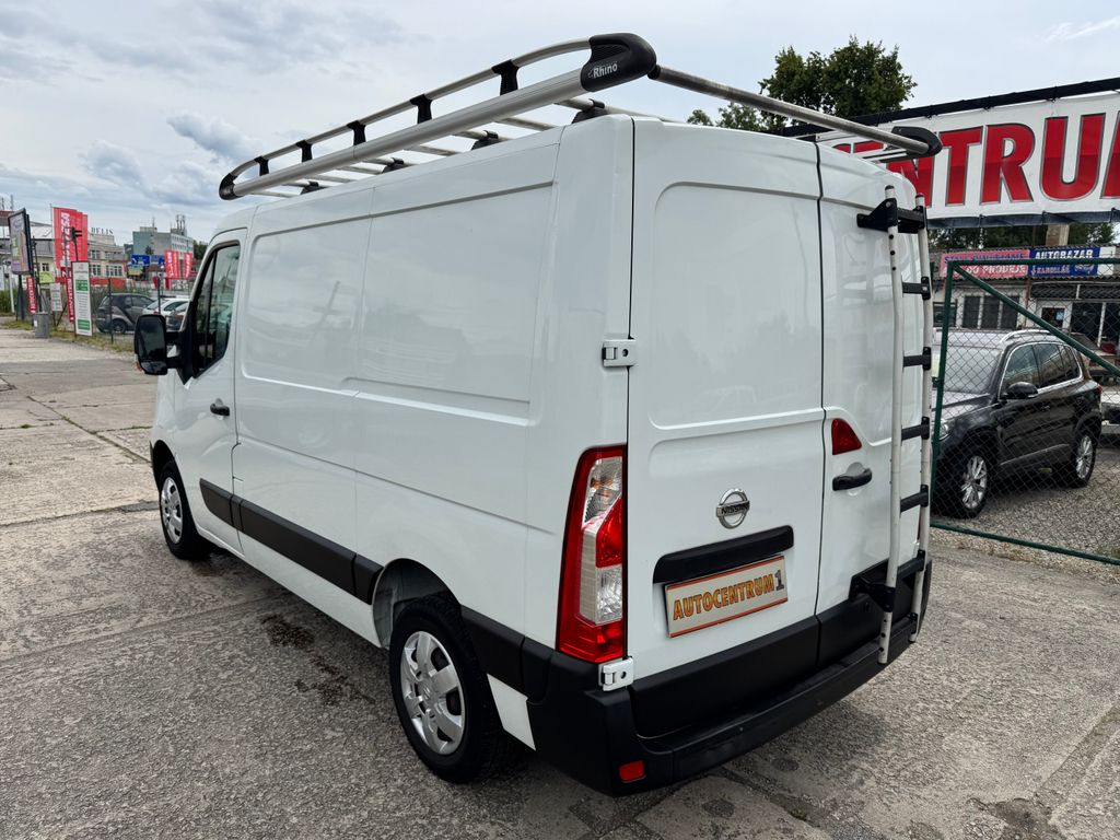 Nissan NV400