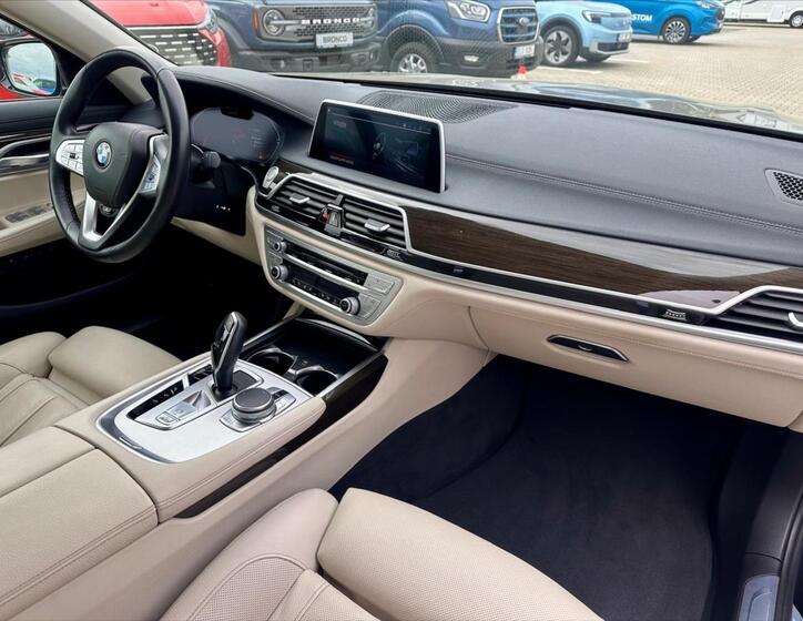 BMW Řada 7 21