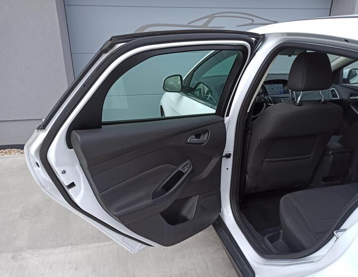 Ford Focus 27