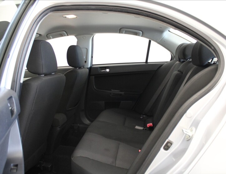 Mitsubishi Lancer 7