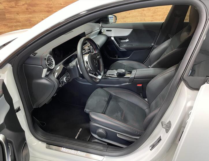Mercedes-Benz CLA 8