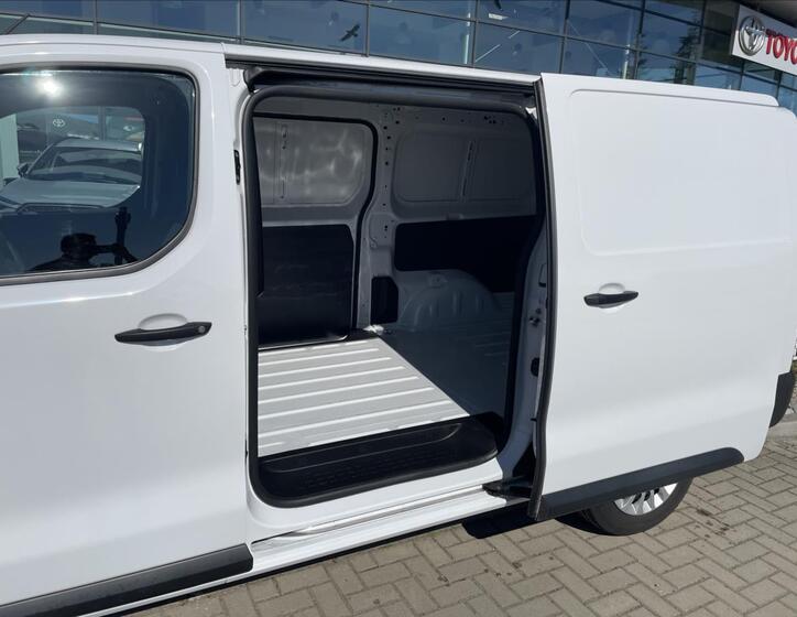 Toyota ProAce 9