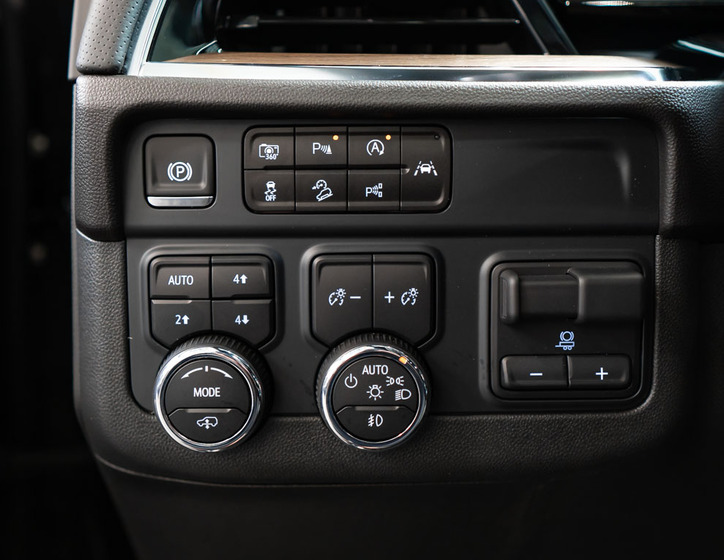 Chevrolet Suburban 26