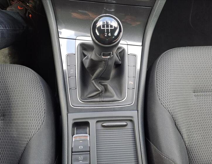 Volkswagen Golf 16