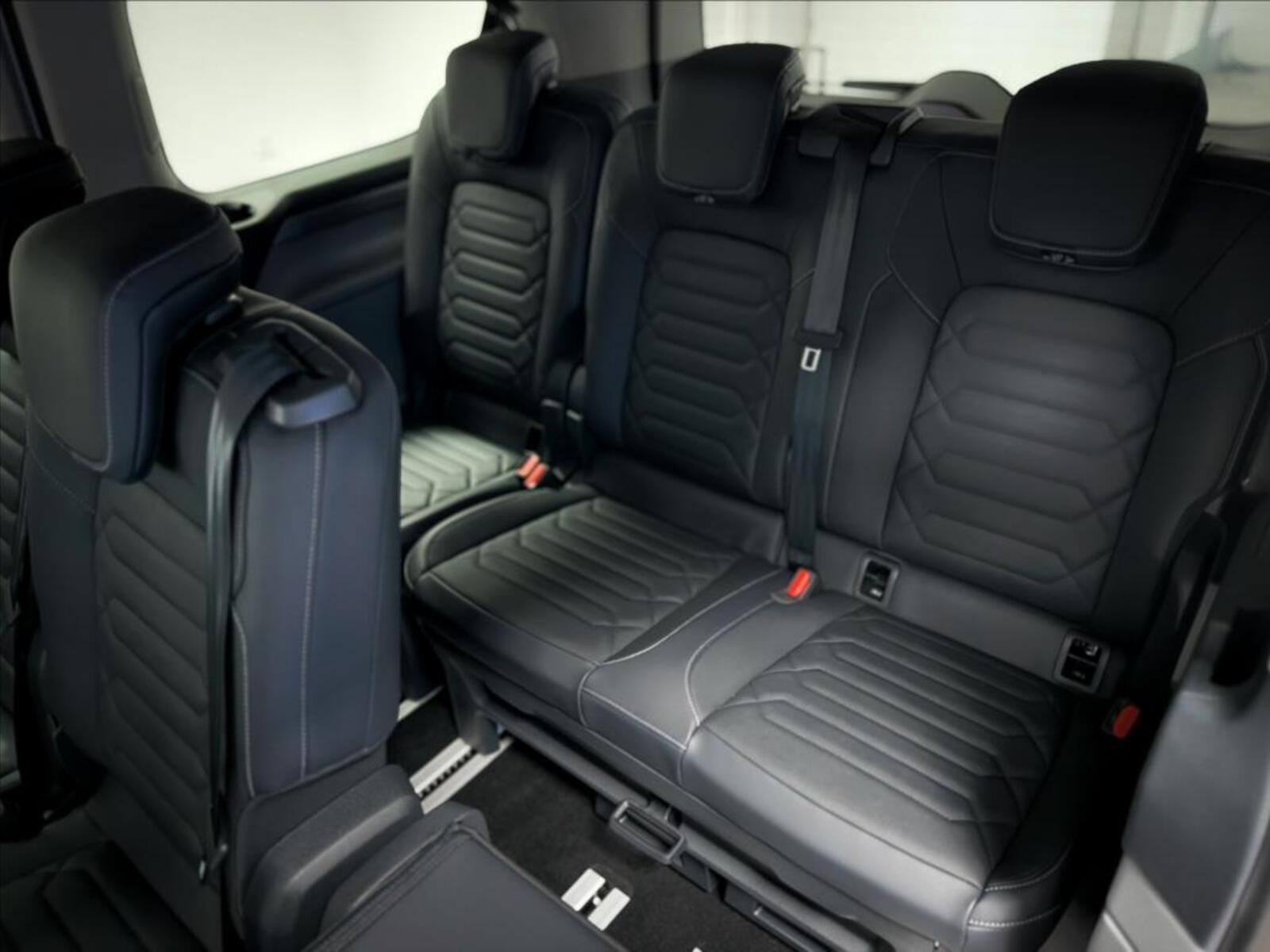 Ford Tourneo Custom 16