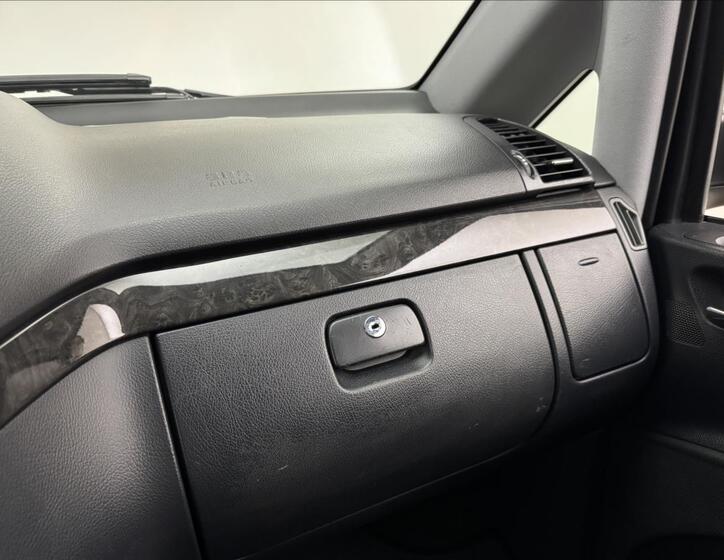 Mercedes-Benz Viano 25