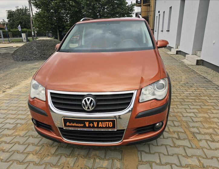 Volkswagen Touran 2