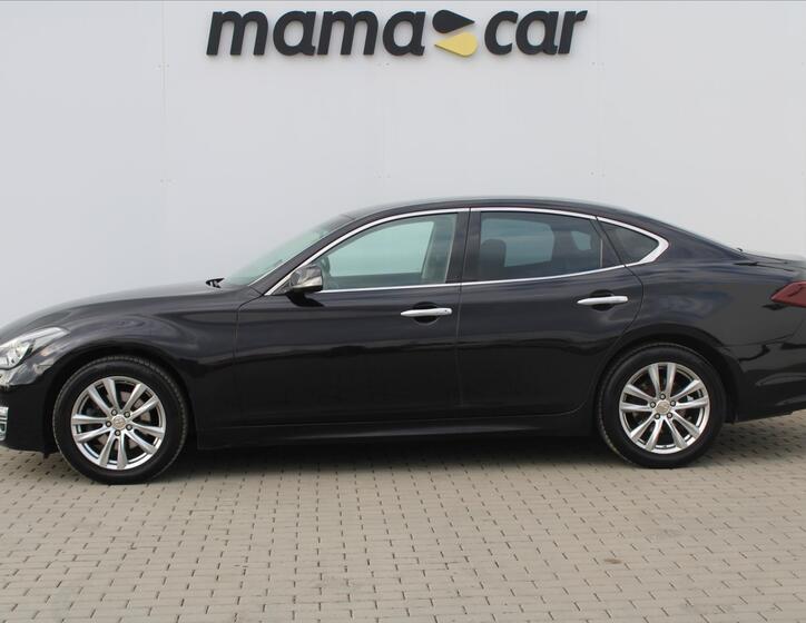 Infiniti Q70 4