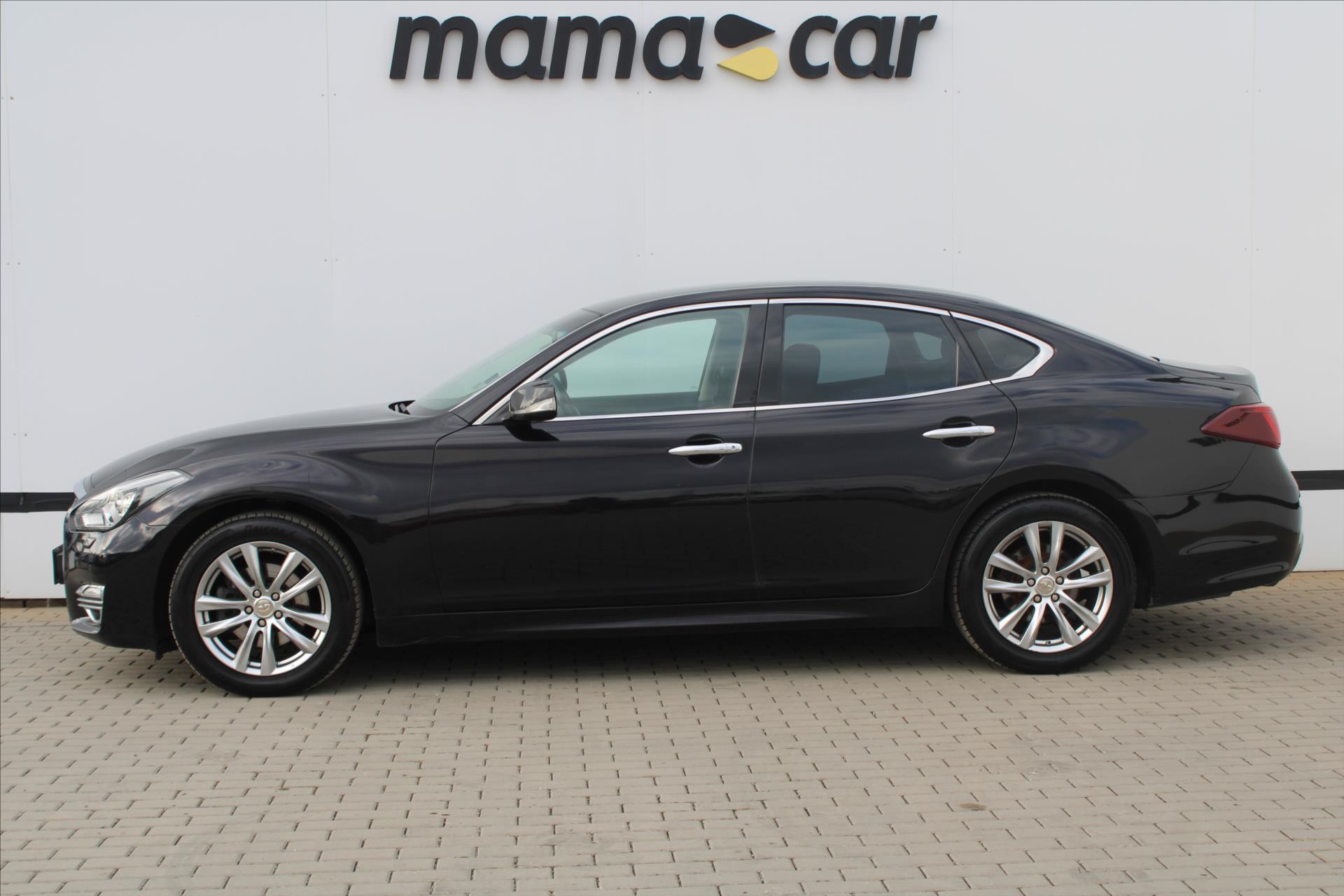 Infiniti Q70