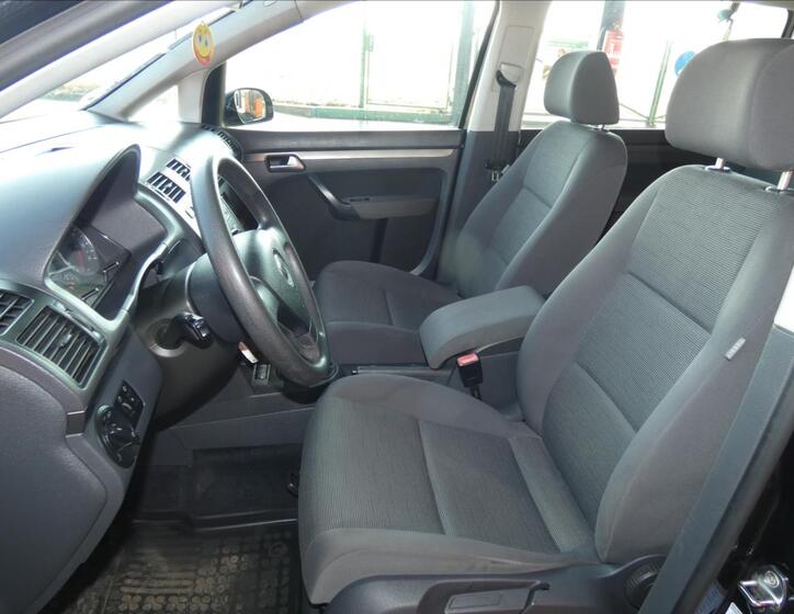 Volkswagen Touran 8
