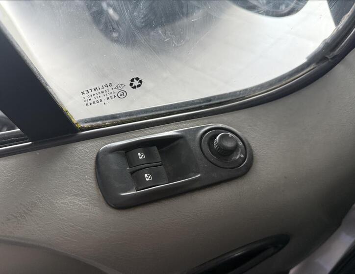 Nissan Primastar 9