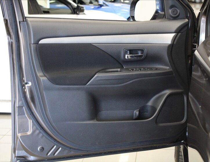 Mitsubishi Outlander 17