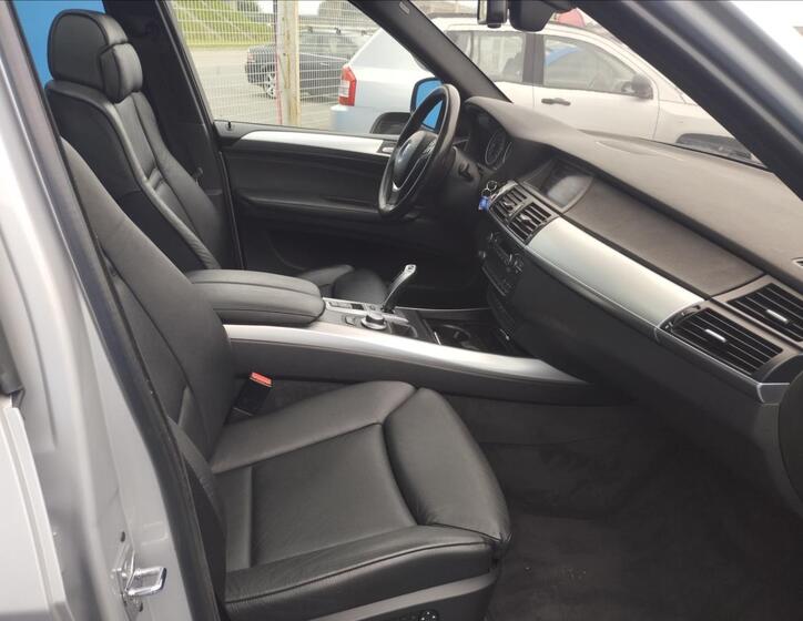 BMW X5 8