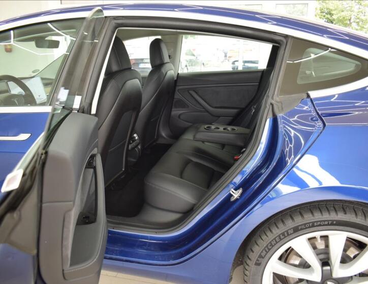 Tesla Model 3 11