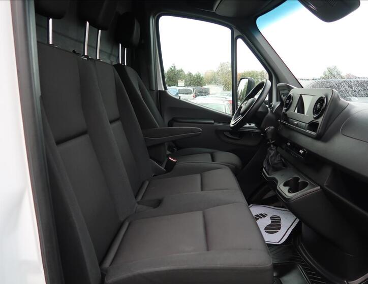Mercedes-Benz Sprinter 13