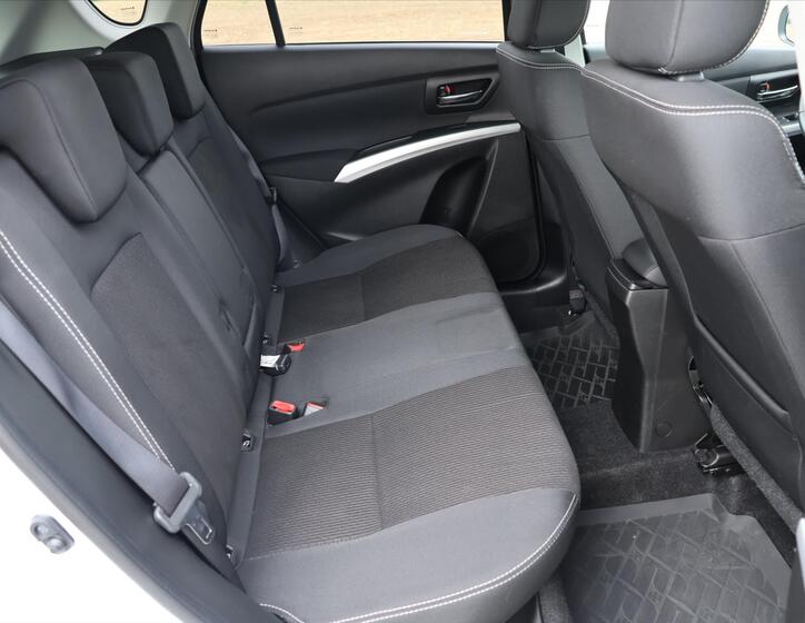 Suzuki SX4 S-Cross 13