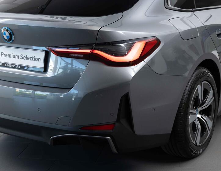 BMW i4 9