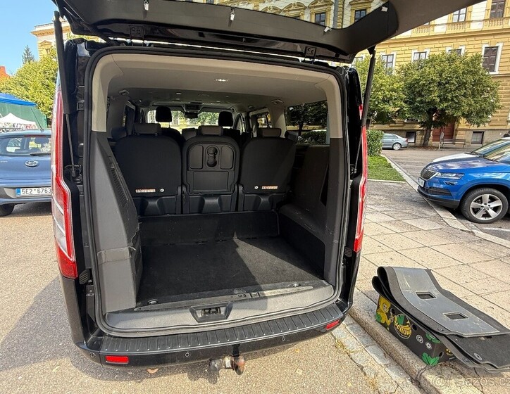 Ford Tourneo 9