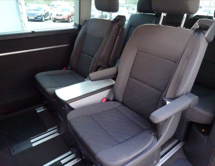 Volkswagen Multivan 12