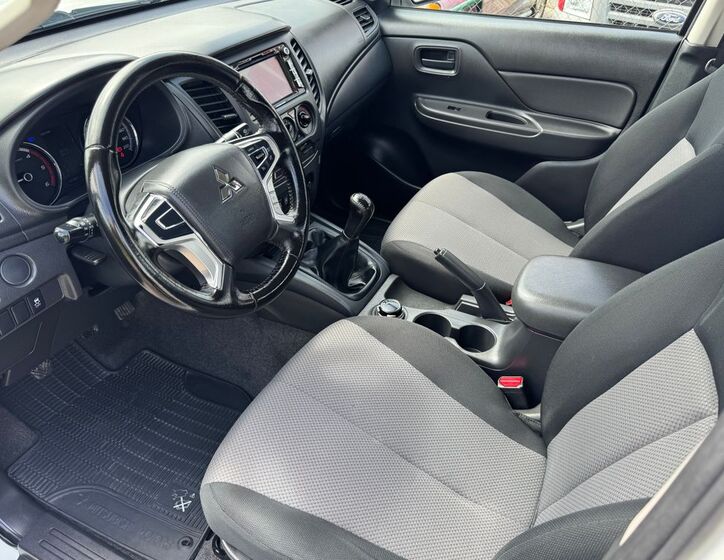 Mitsubishi L200 9