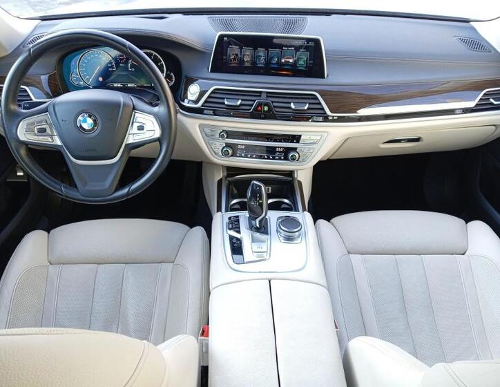 BMW Řada 7 9