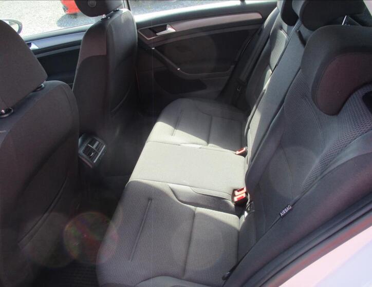 Volkswagen Golf 11