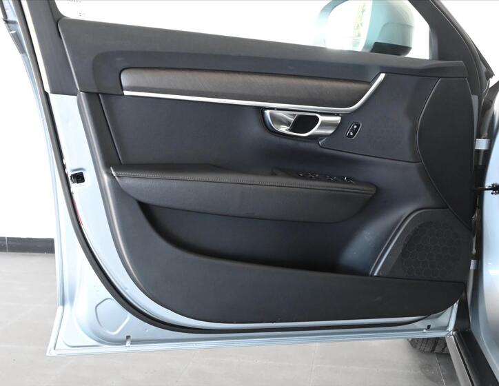Volvo V90 25