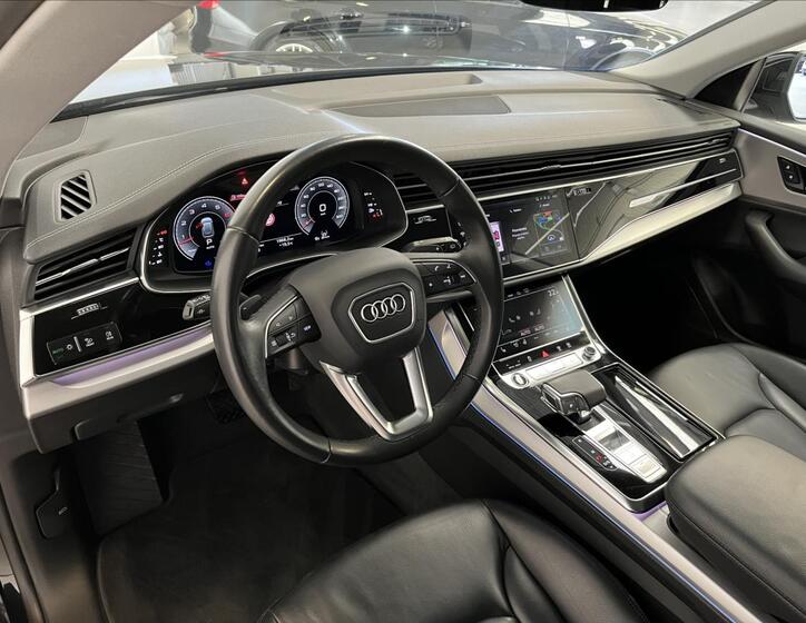 Audi Q8 6