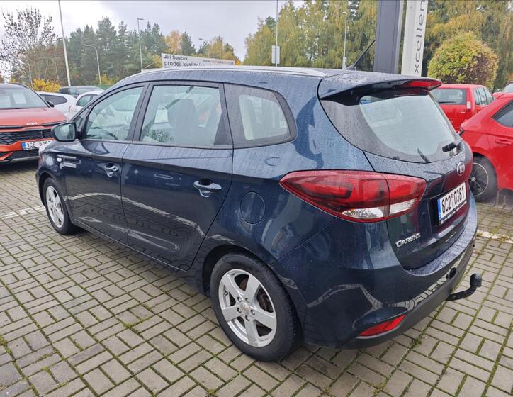 KIA Carens 4