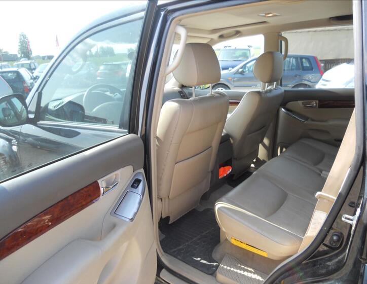 Toyota Land Cruiser 17