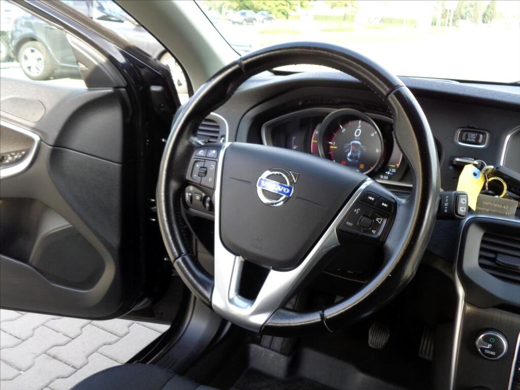Volvo V40 24