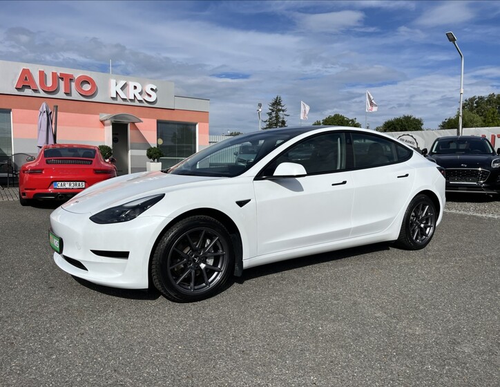 Tesla Model 3 11