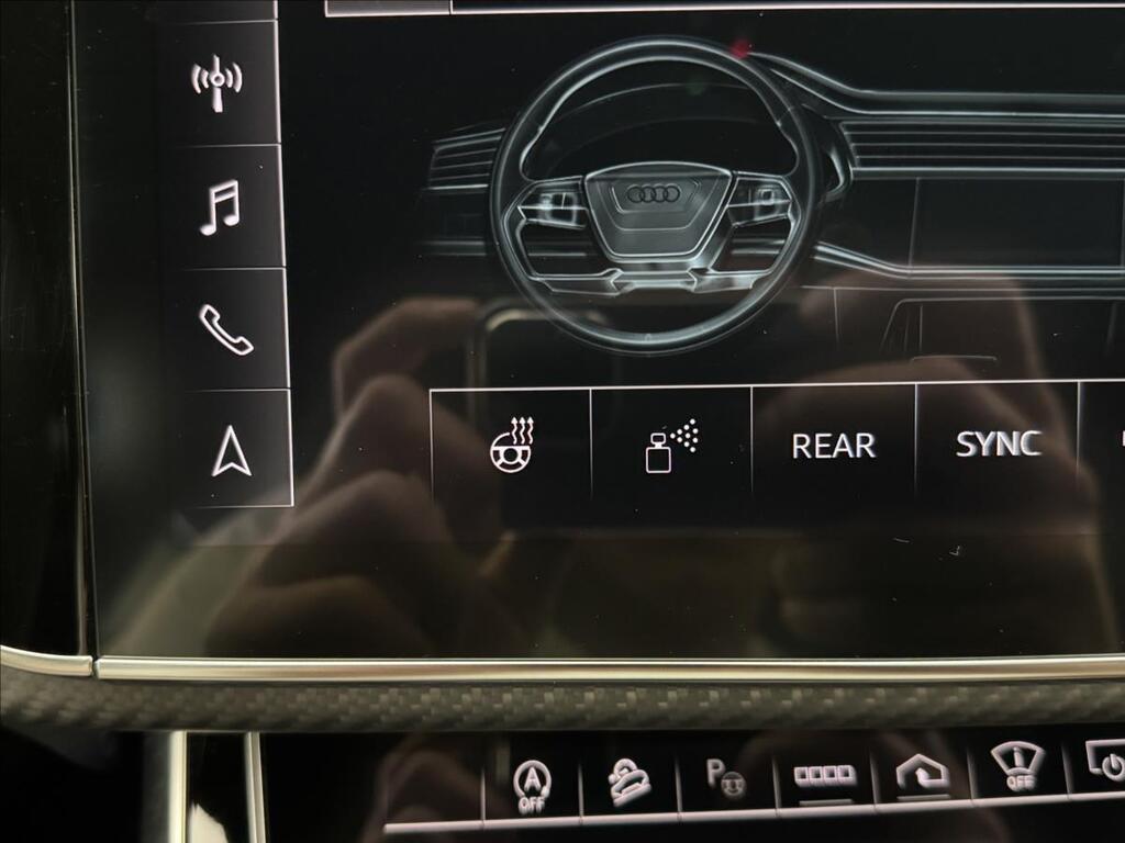 Audi RS Q8 26