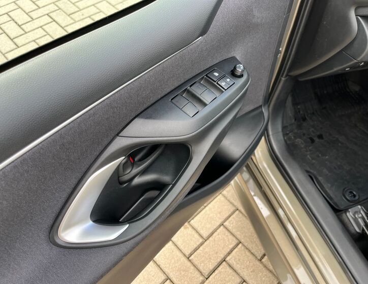 Toyota Yaris 12
