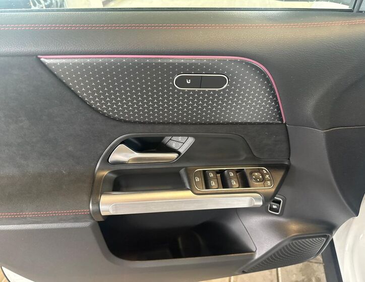 Mercedes-Benz EQB 10